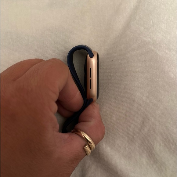 Series 4 Apple Watch 40 mm rose gold - Picture 2 of 3